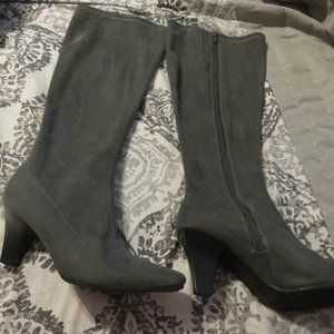AEROSOLES Gray Kneehigh Suede Type Boots Square Toe Stacked Heel Size 8M EUC